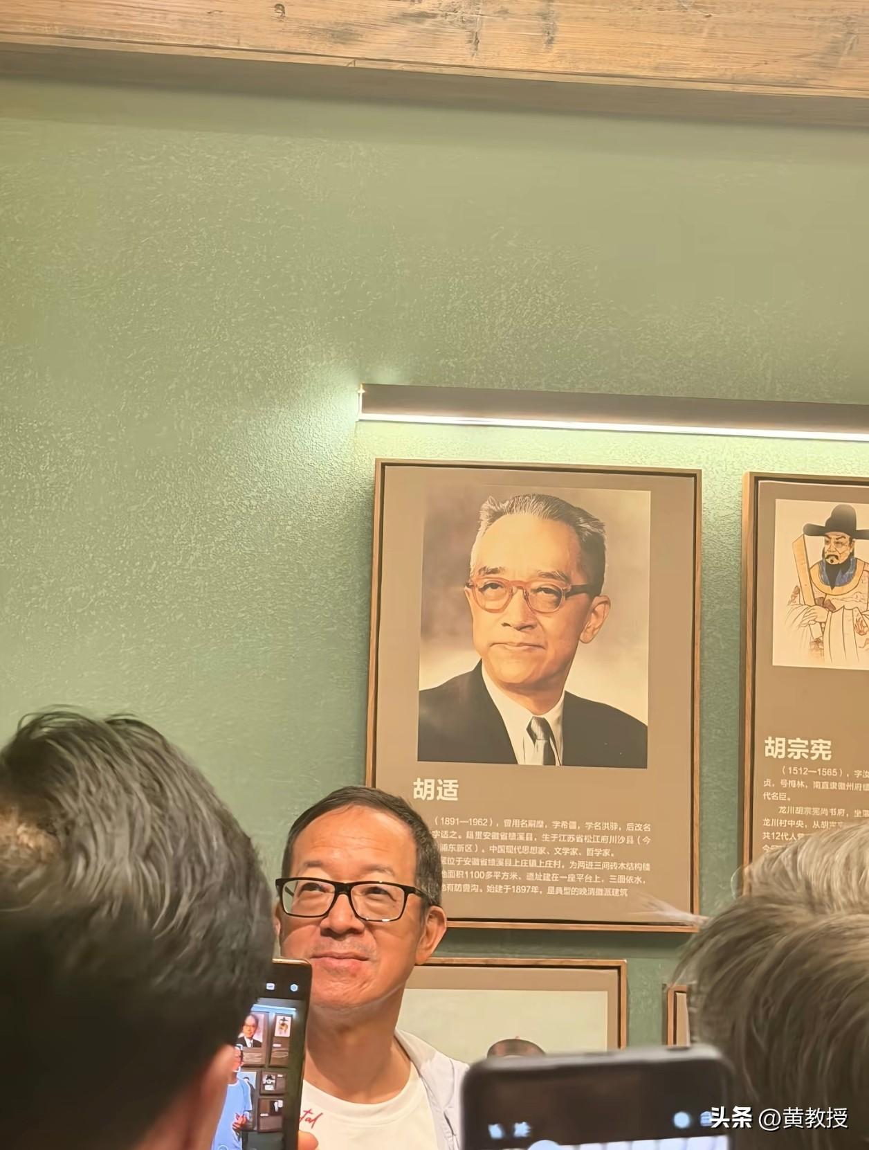 别说
还真有点像
年龄上也有点巧合