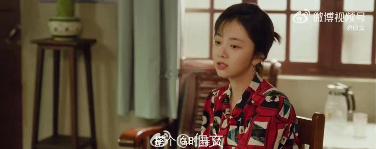 年代剧有自己的团播带货电视剧我的山与海 街头促销那个下午，三个人都累坏了。但收摊