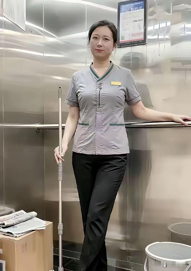 这样的美女按排去做保洁，真是浪费人才、大材小用了！