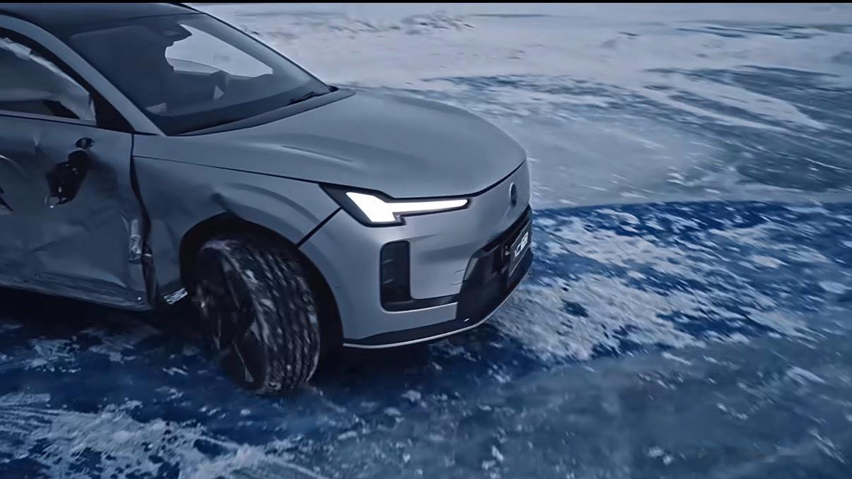 五年了沃尔沃总裁怎么还在玩命 别光看总裁玩命的热闹，我给你们扒点圈内人都懂的硬货