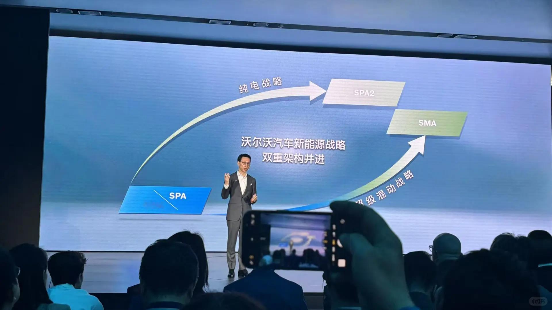 沃尔沃全新XC70正式发布，是沃尔沃SMA架构下的第一款车型，定位介于XC60和