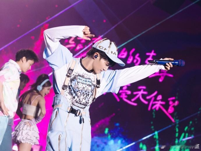 #来看娱乐[超话]##周深灵魂的低语跨越时空##周深寻找心灵相契的伙伴#来啦来啦