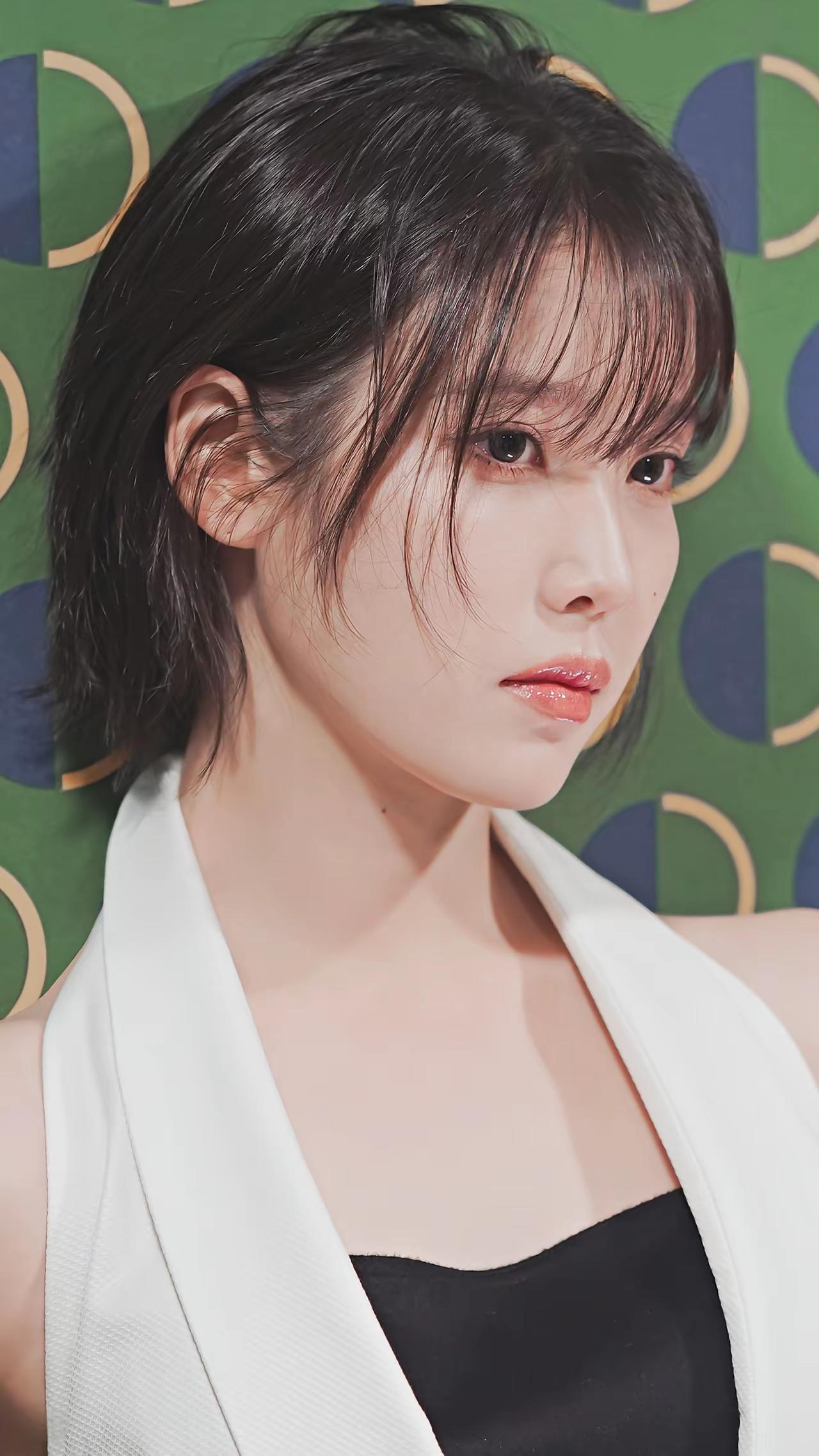 IU李知恩，姜妍都是那种美女。令人一眼难忘。但又是不同的风格。美女 国色天姿美女