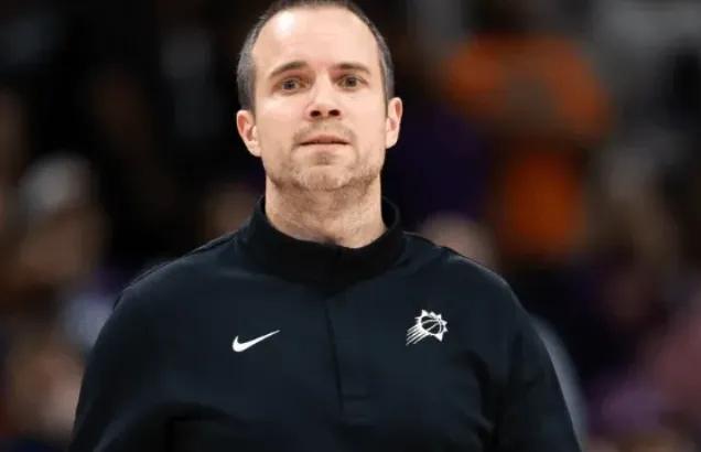 抽象！实在是太抽象了。
精神小伙狄龙不打，太阳就很渣，也很捞。
又是主场，又是输