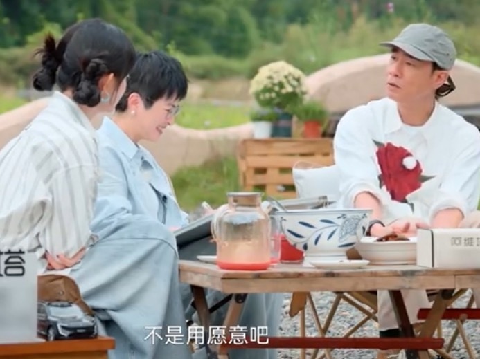陈小春信任别人是本能陈小春说信任别人是本能，不是愿不愿意的事情，相处就是要付出真