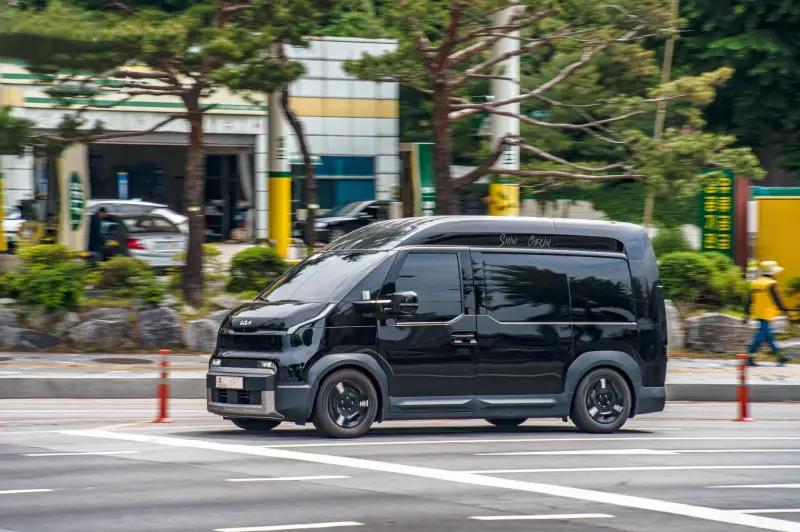 【起亚PV5高顶版曝光】
PV5 是起亚主打专用功能车（PBV） 系列车型，这款
