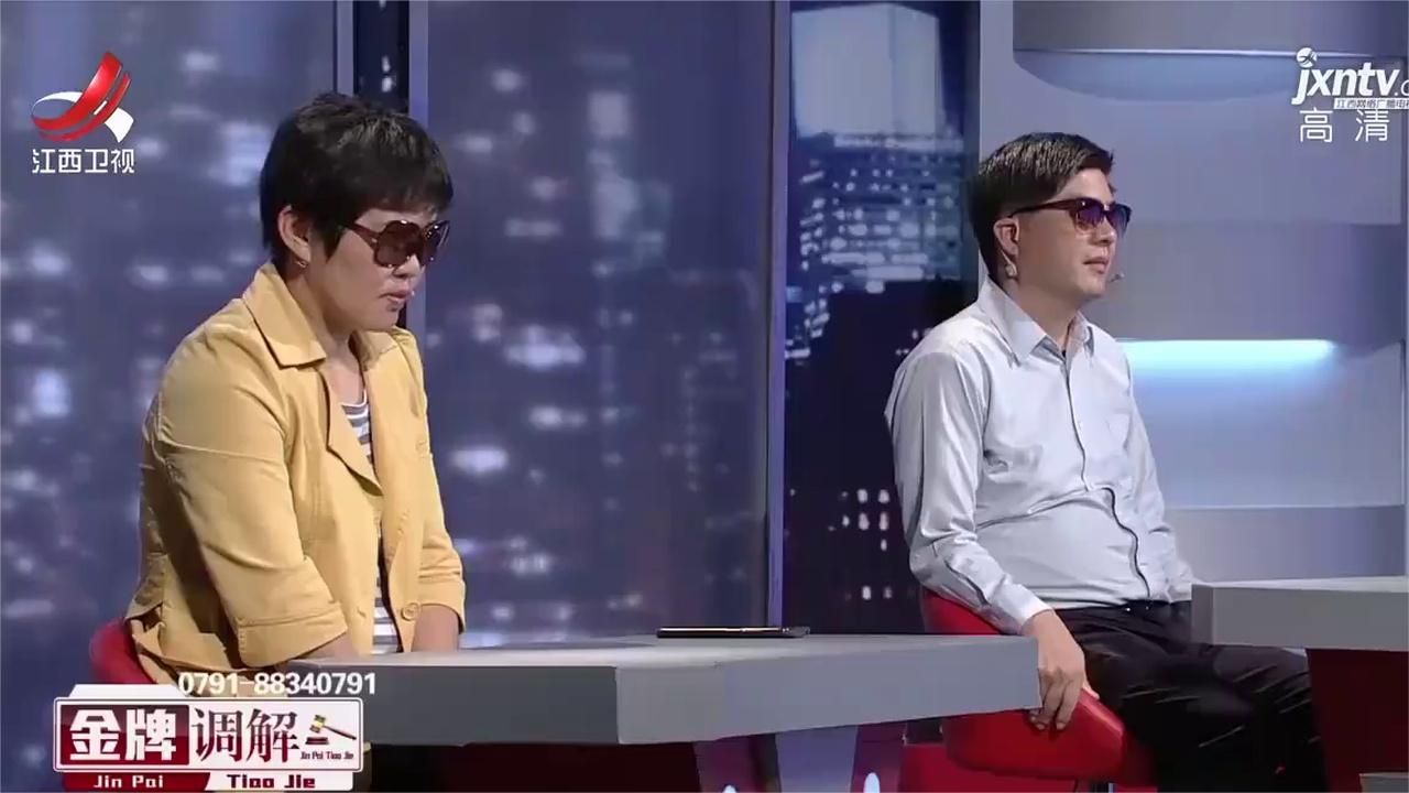 财产分割成争议夫妻俩现场轮流找律师商议财产如何分