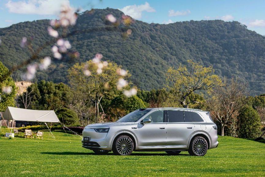 问界M8热销的底层逻辑：智慧把豪华“重新定义”
大型SUV从“拼品牌”走向“拼智