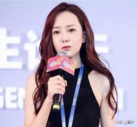 这就是孙宇晨前女友曾颖
长相很靓丽，早稻田大学毕业，曾颖说她和孙宇晨在一起时，竟