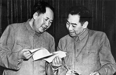 关于周总理，有个奇怪的现象，就是他从来都没有叫毛主席叫过“老毛”，现在有很多电视
