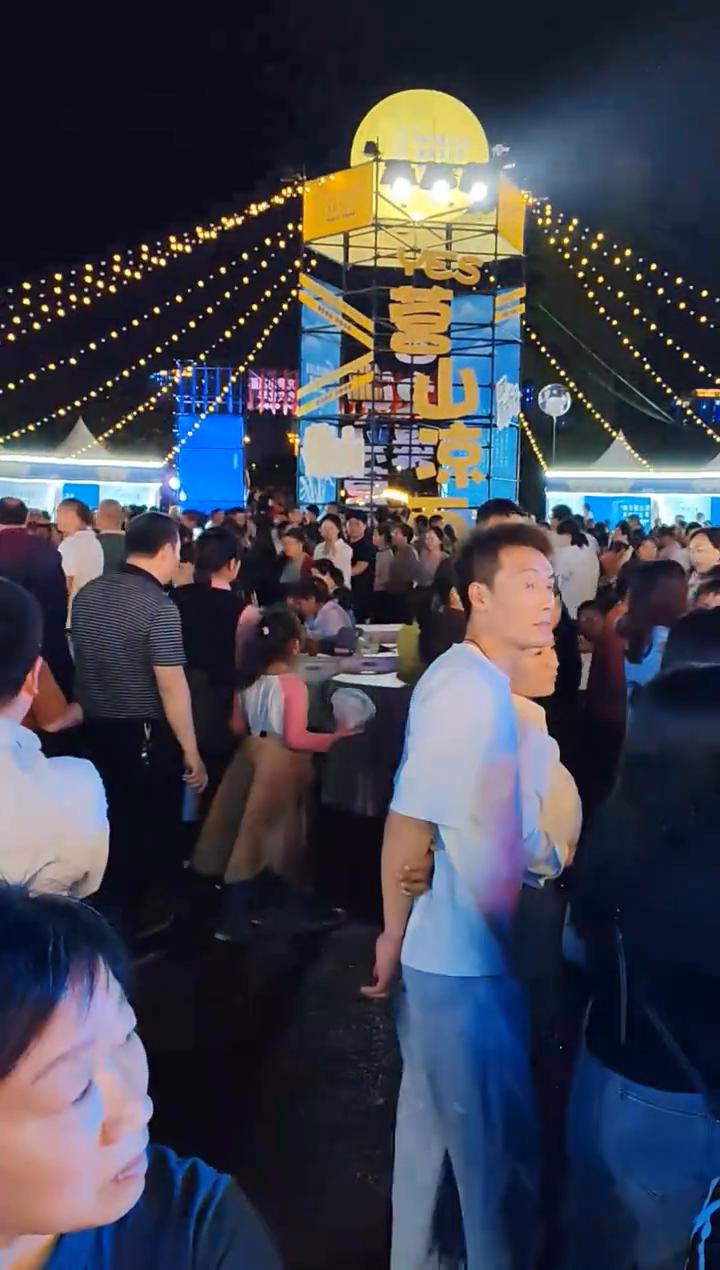阿瑞来了。