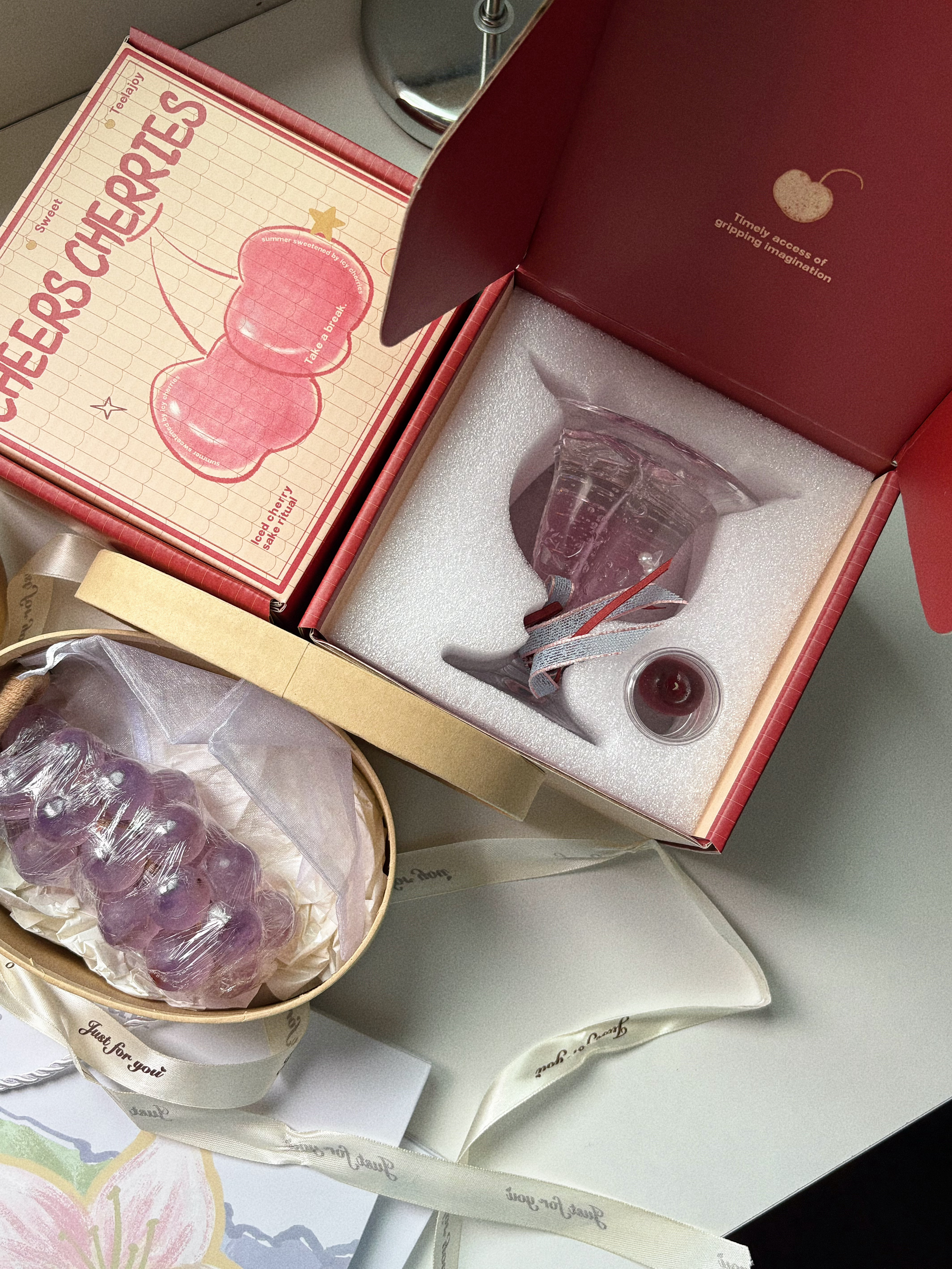 在打包小媛和建财的婚礼礼盒 💝 