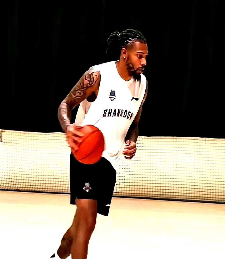 山东高速男篮的新外援珀赛尔挺敬业啊。
 

他之前在澳大利亚NBL打球，场均12