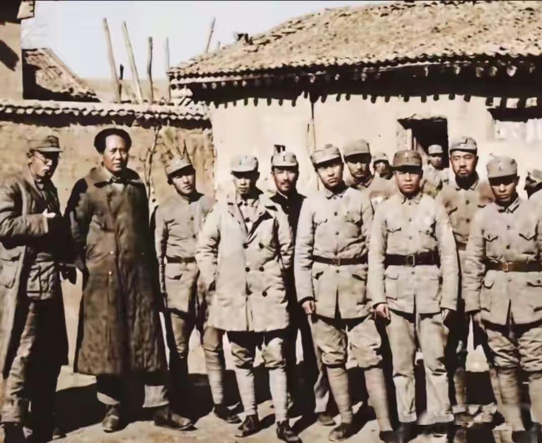 作为毛主席的忠实粉丝，我第一次见到毛主席这张照片太震撼了，必须要分享给你们。真的