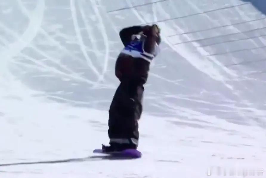 “你滑下来再庆祝啊” 27岁中国选手提前庆祝致滑倒 遗憾无缘决赛北京时间2月15