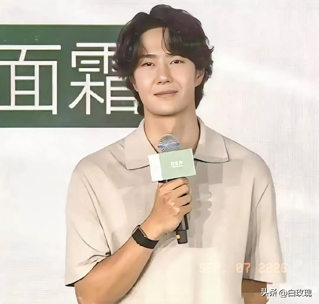 9月7日，王一博久违现身品牌直播，不少网友看完直呼差点没认出来。常年参与户外攀岩
