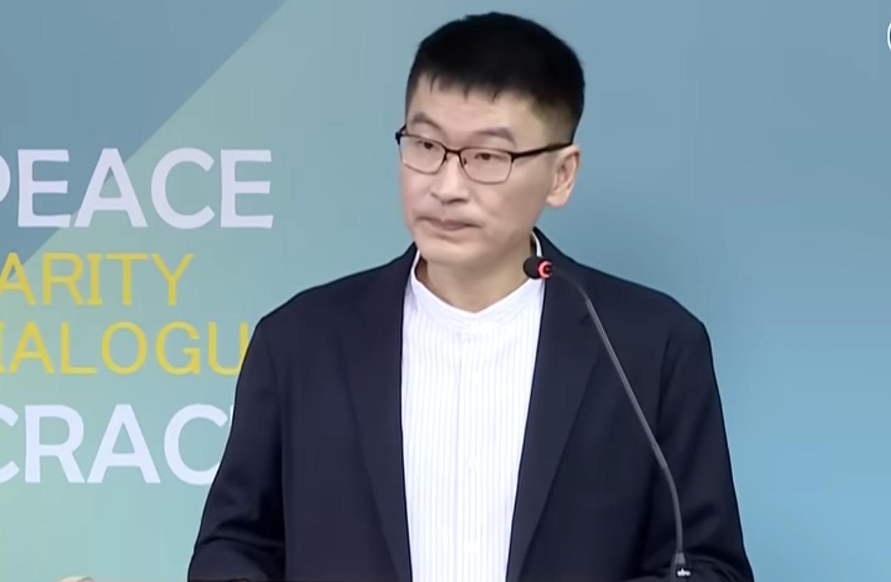 近日，国民党“立委”翁晓玲喊，因为陆委会毫无正面功能，要砍掉陆委会媒体宣传费。陆