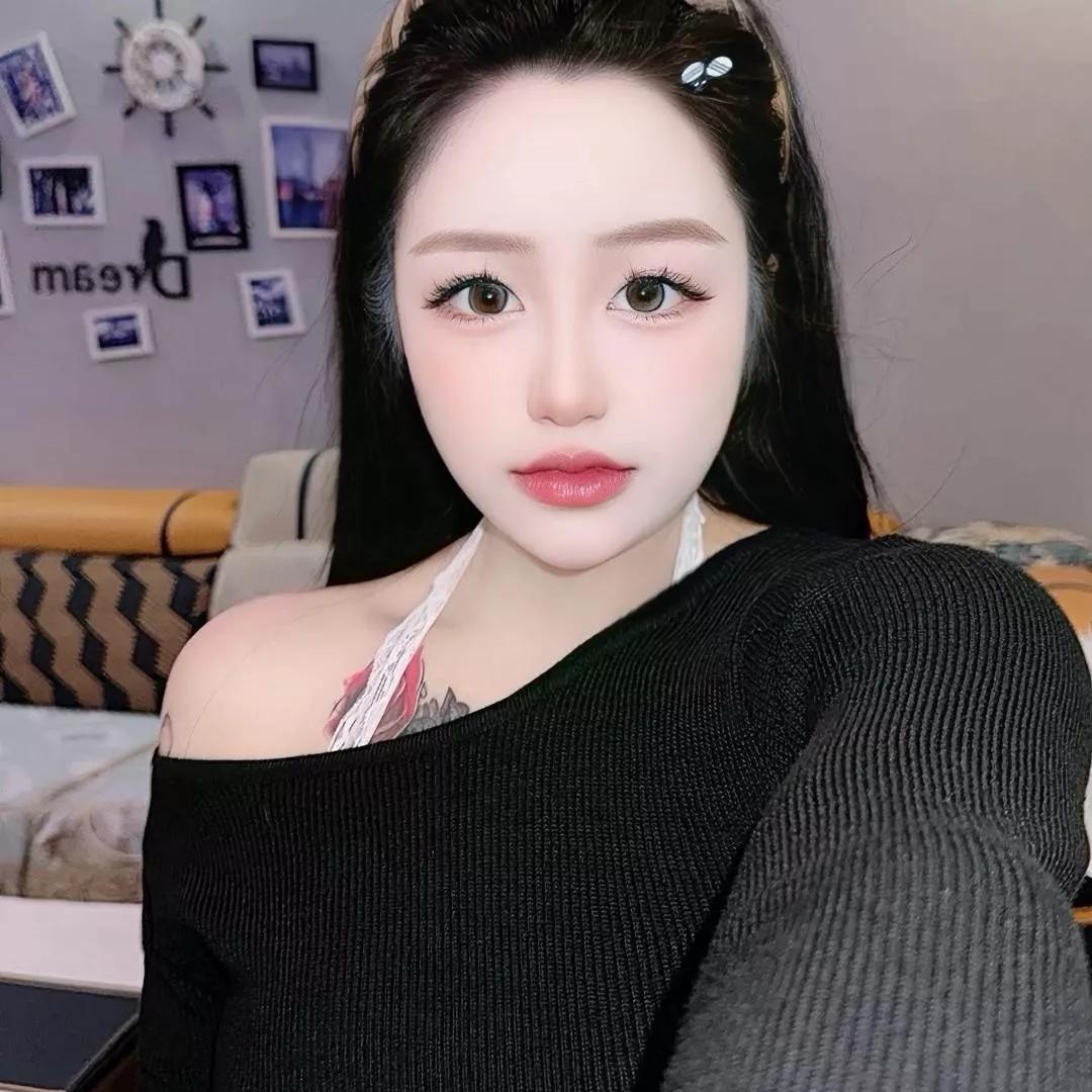 温柔眼妆甜美自拍，轻松演绎日常时尚！