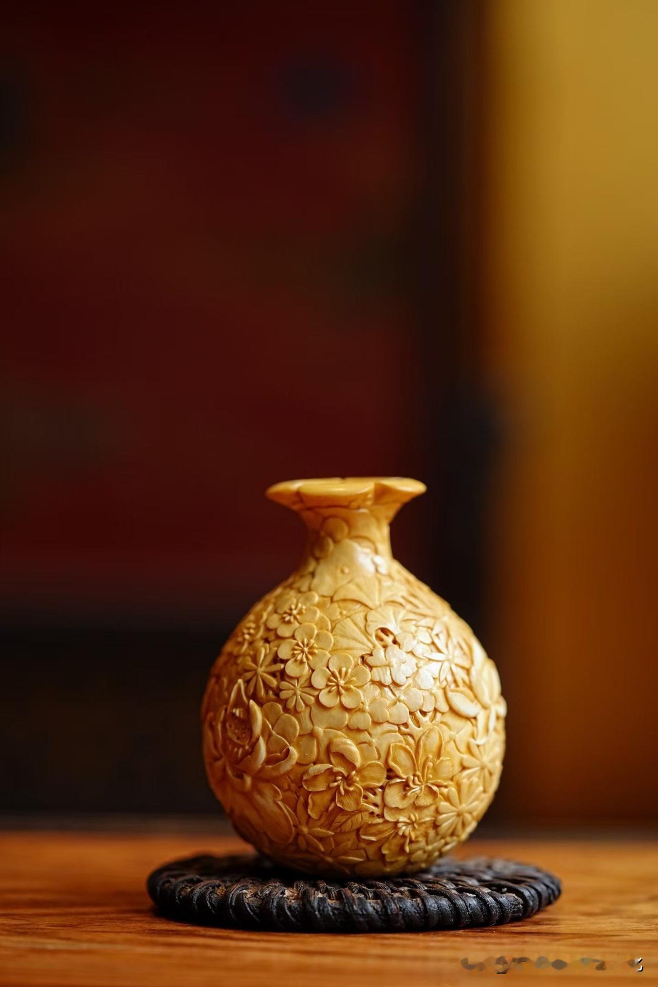 有些器物，不在于“大”，而在于一眼看进去，就出不来。

这一只“万花不落地”，以