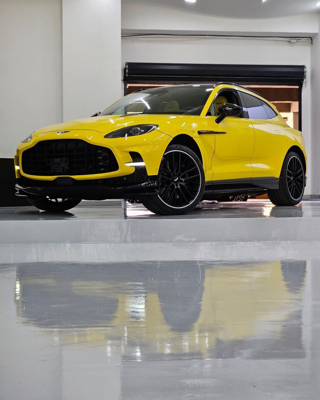 阿斯顿·马丁 DBX707 ​​​