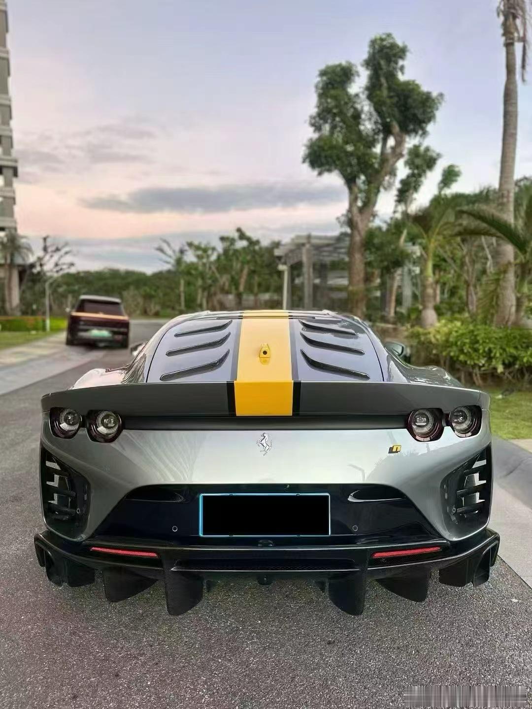 法拉利 812 Competition ，6000km，23年上牌，收藏级 