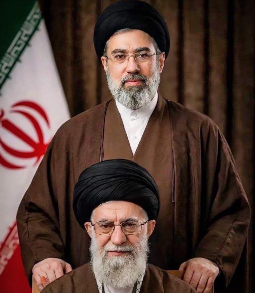 外媒嘲笑特朗普，说他花了数千亿美元，和无数美军基地为代价，终于成功的帮助哈梅内伊