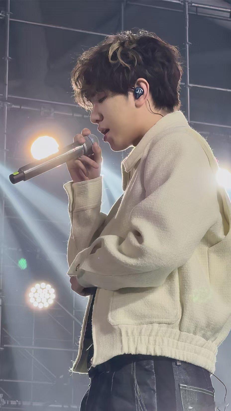 TopBarry一觉醒来榜一了 绝绝子，TopBarry一觉醒来开启霸榜人生。《