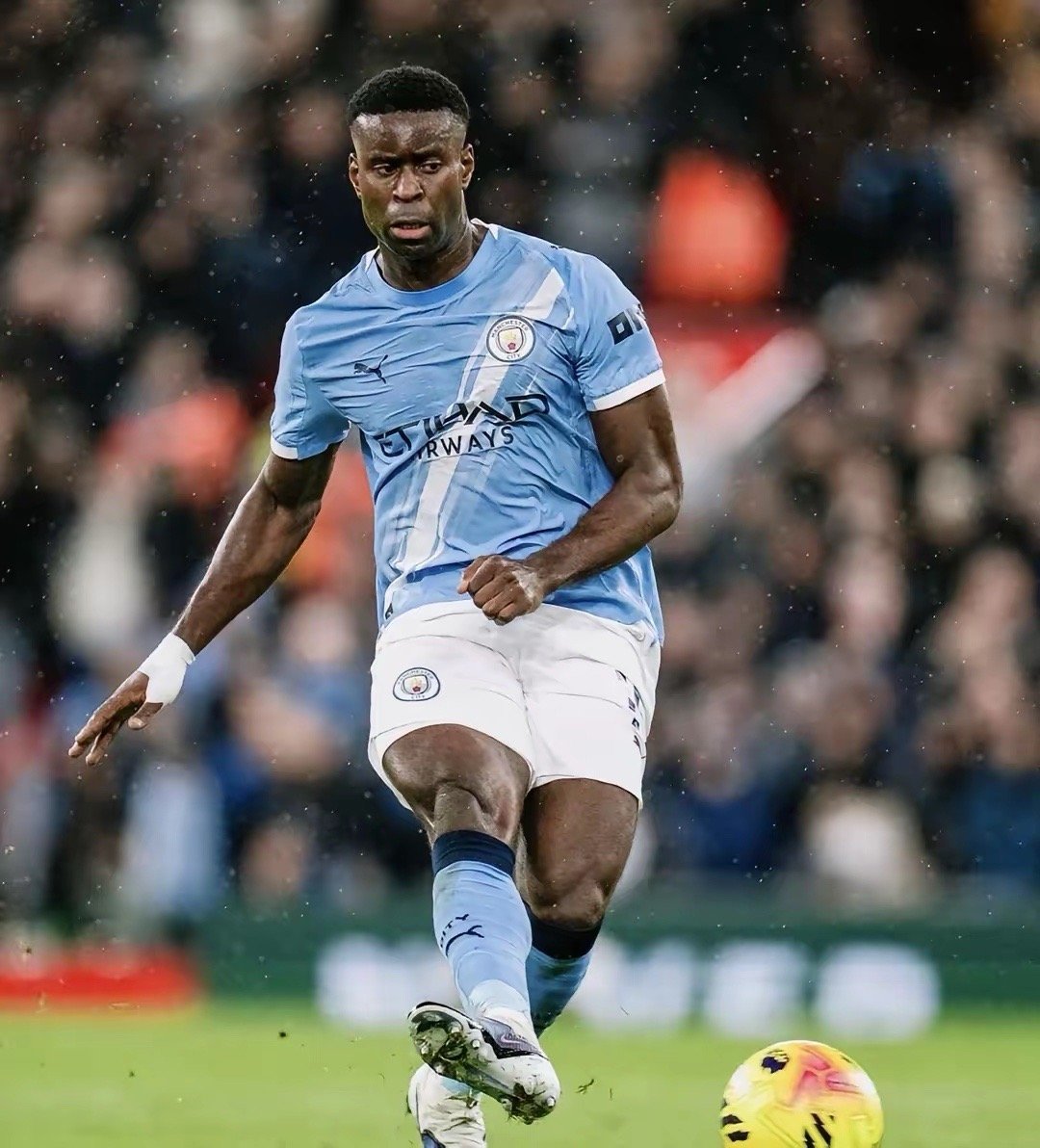 没人夸一夸格伊吗今天从开场就顶着全场嘘声 结果越嘘越勇多次拦截和封堵 最牛逼的就