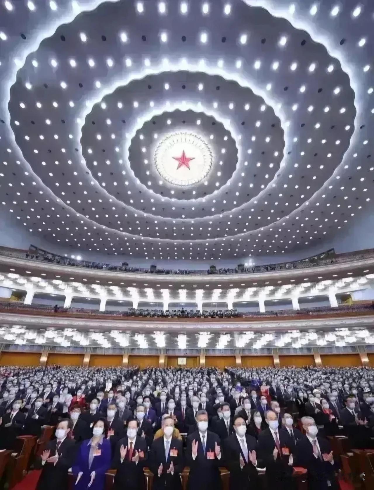 2024年，“两会”召开，传递了一个重要信息：改进会风，以上率下。
​1. 会议