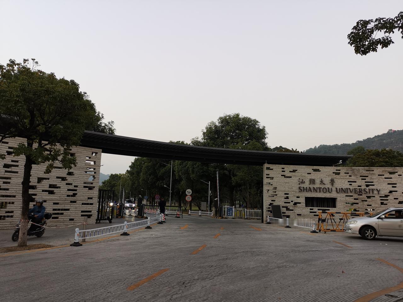 我认为是
        我觉得高考确实是人生最重要的事之一，专业选择很大程度决