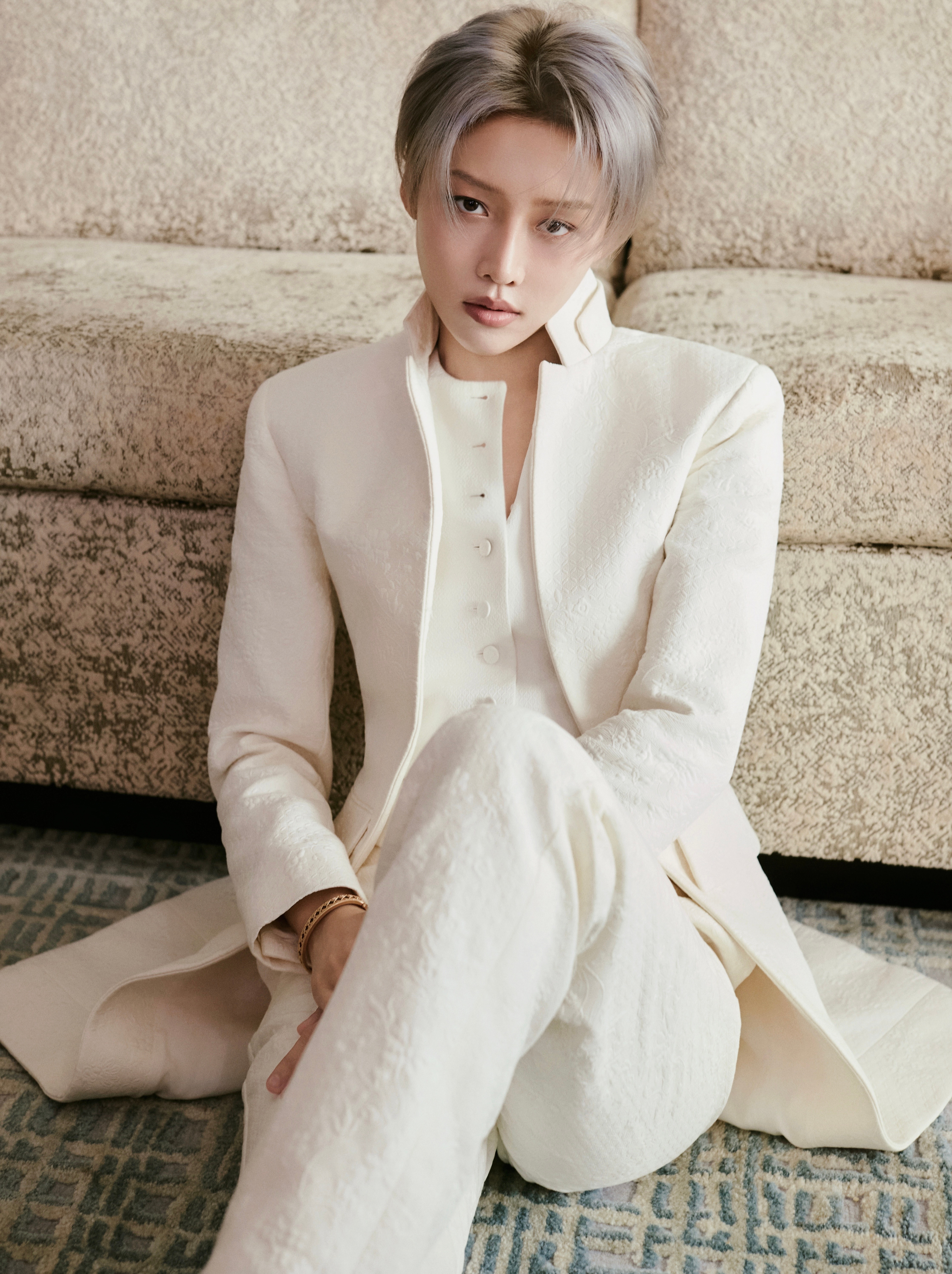 刘雨昕｜ 全球品牌大使的新造型 ，雨昕身穿 Dior 2026 早春新季系列白色