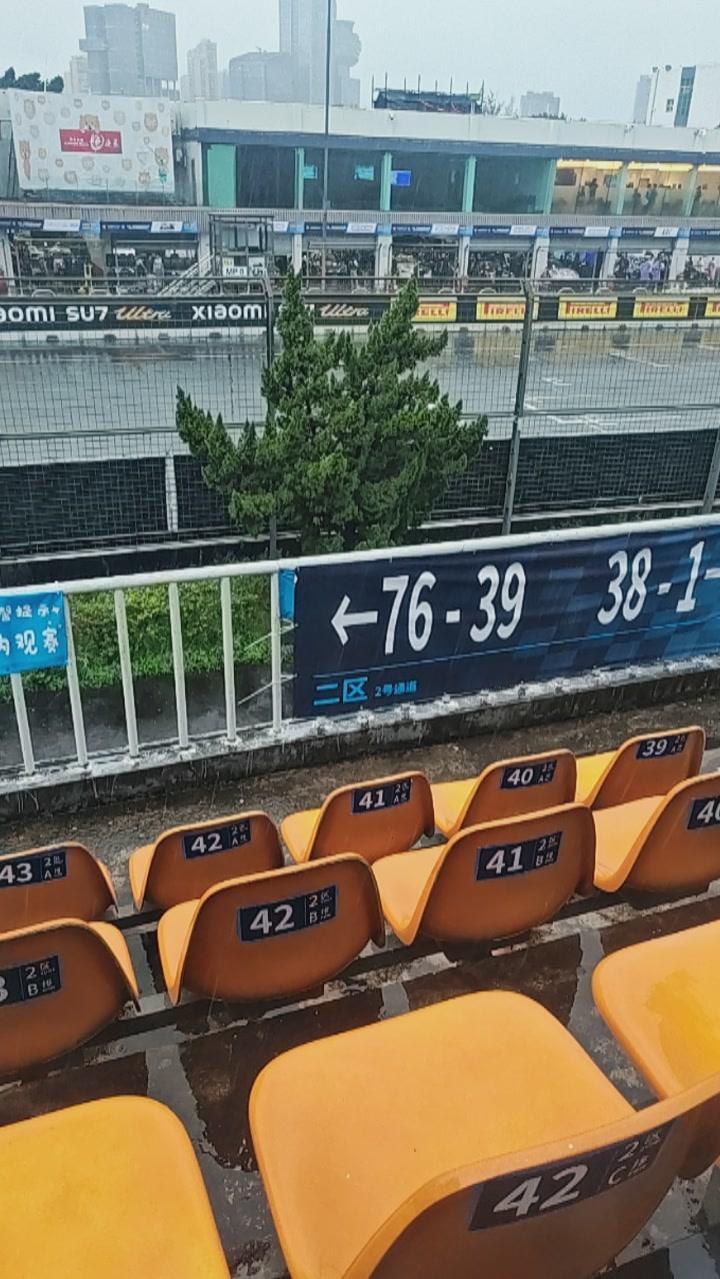 王一博给摩托姐姐点赞了谢谢七七宝宝冒雨给我带的id，爱你