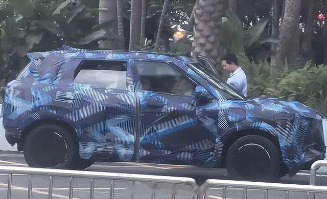 #新能源汽车# 【比亚迪元CROSS谍照曝光，基于e3.0平台打造】近日，比亚迪