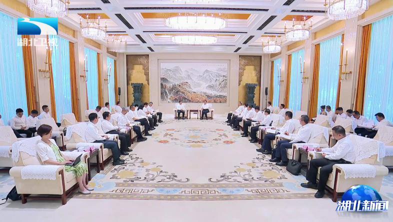 7月10日，湖北省领导在武汉会见宝武集团董事长胡望明总经理侯安贵一行，并共同见证