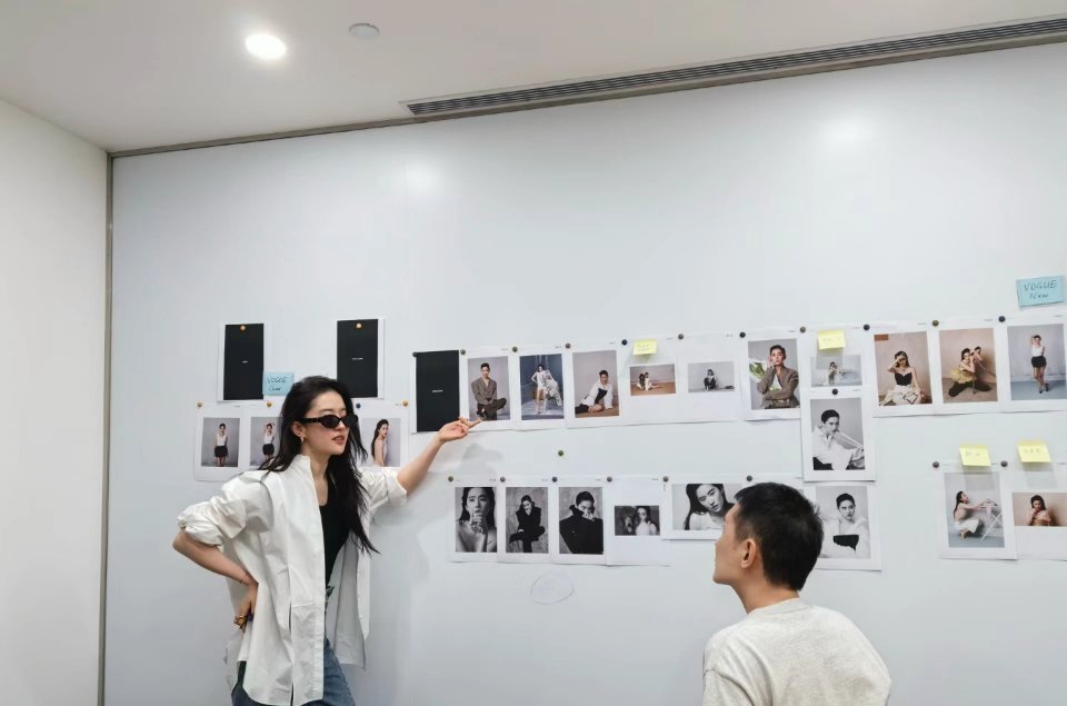 #刘亦菲VOGUE金九封面来了#刘老师帮忙问一下刘亦菲老师喜不喜欢女人？[污] 