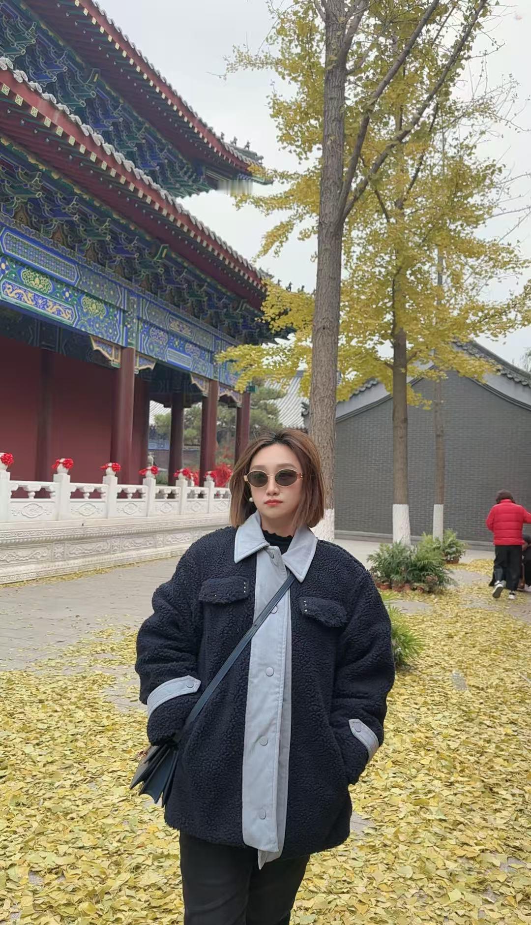 彩票店里，老手悄悄划掉数字0，手指死死按住1和5。
翻开最近十期开奖记录，数字1