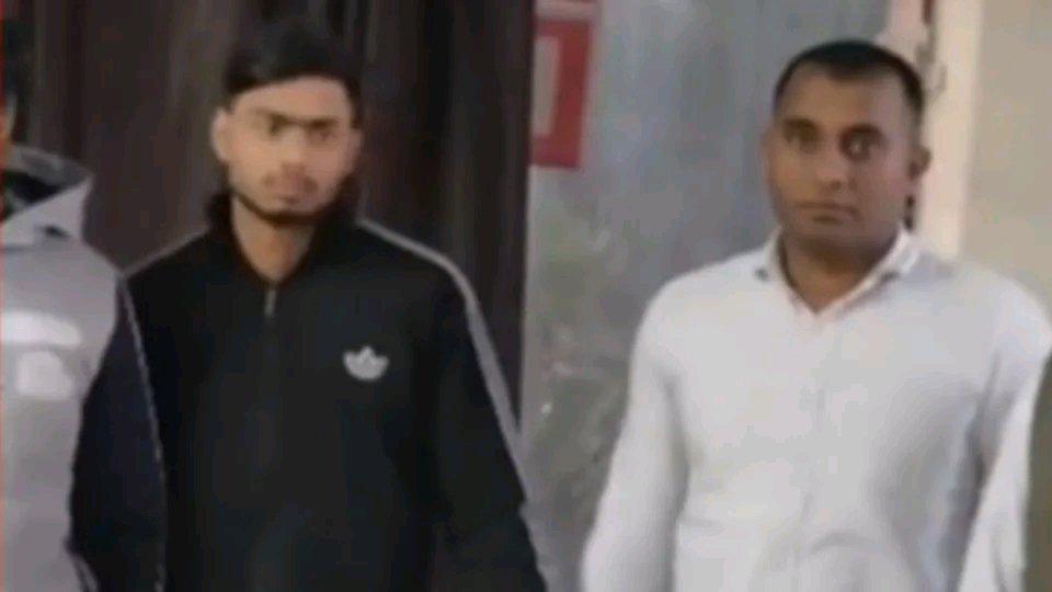 印度这婚恋暴力事件太可怕了！近日，德里一家夜店，25岁已婚女子卡尔帕娜，被相识半