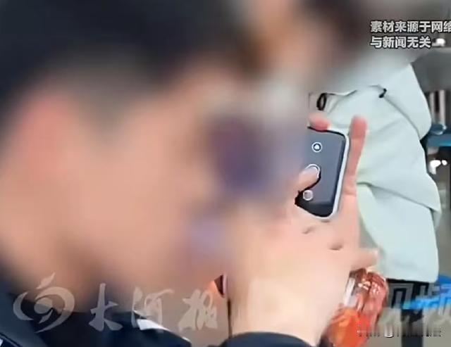福建，一女子自我感觉良好，去健身之后认为自己身材完美，时不时就有人男人偷看自己。
