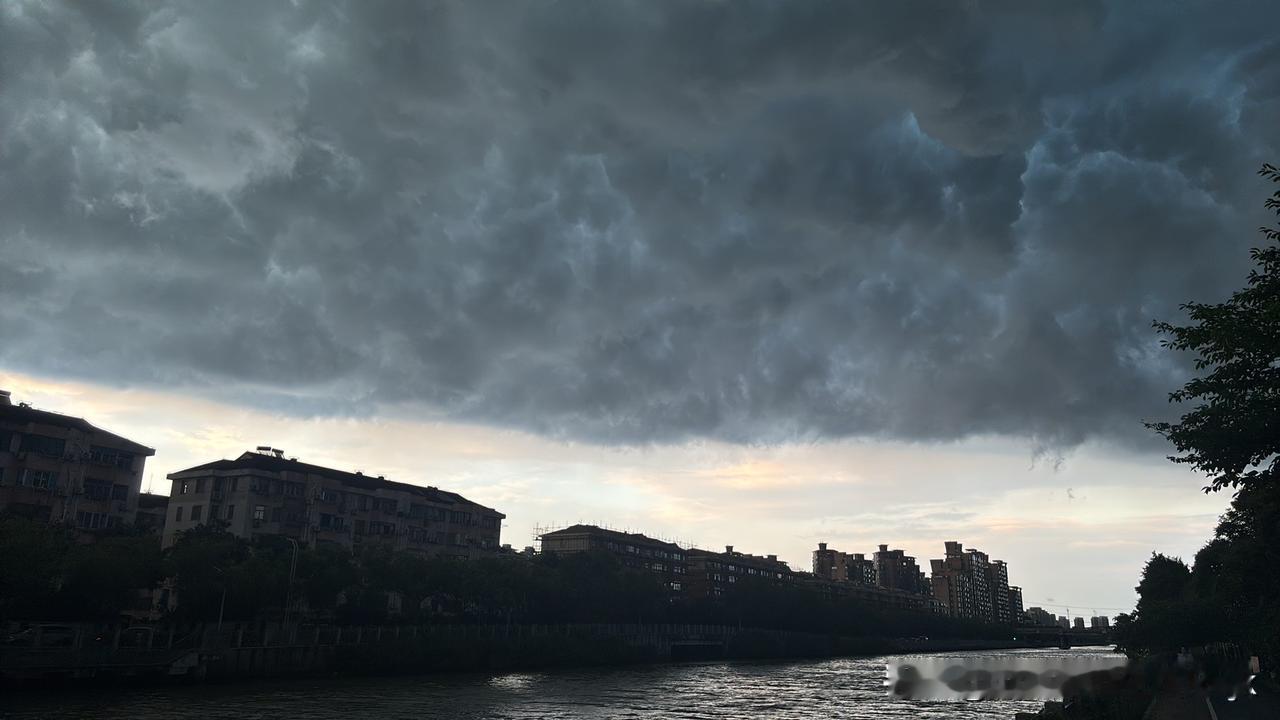 安徽人喜欢江浙沪，原因可太多了。从历史上看，安徽和江浙地区经济文化往来就频繁，有