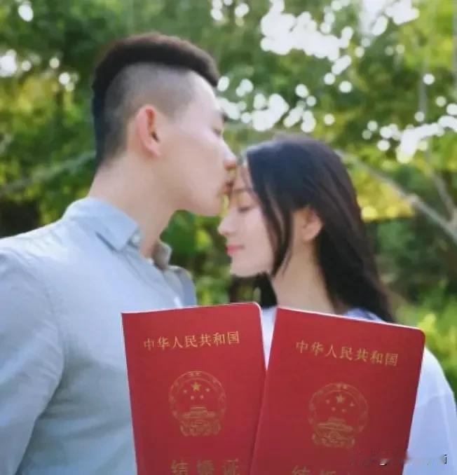 近日‬，明星张馨予‬老公‬转业‬的‬事件‬引发全网的‬关注‬！转业到某大学，保卫