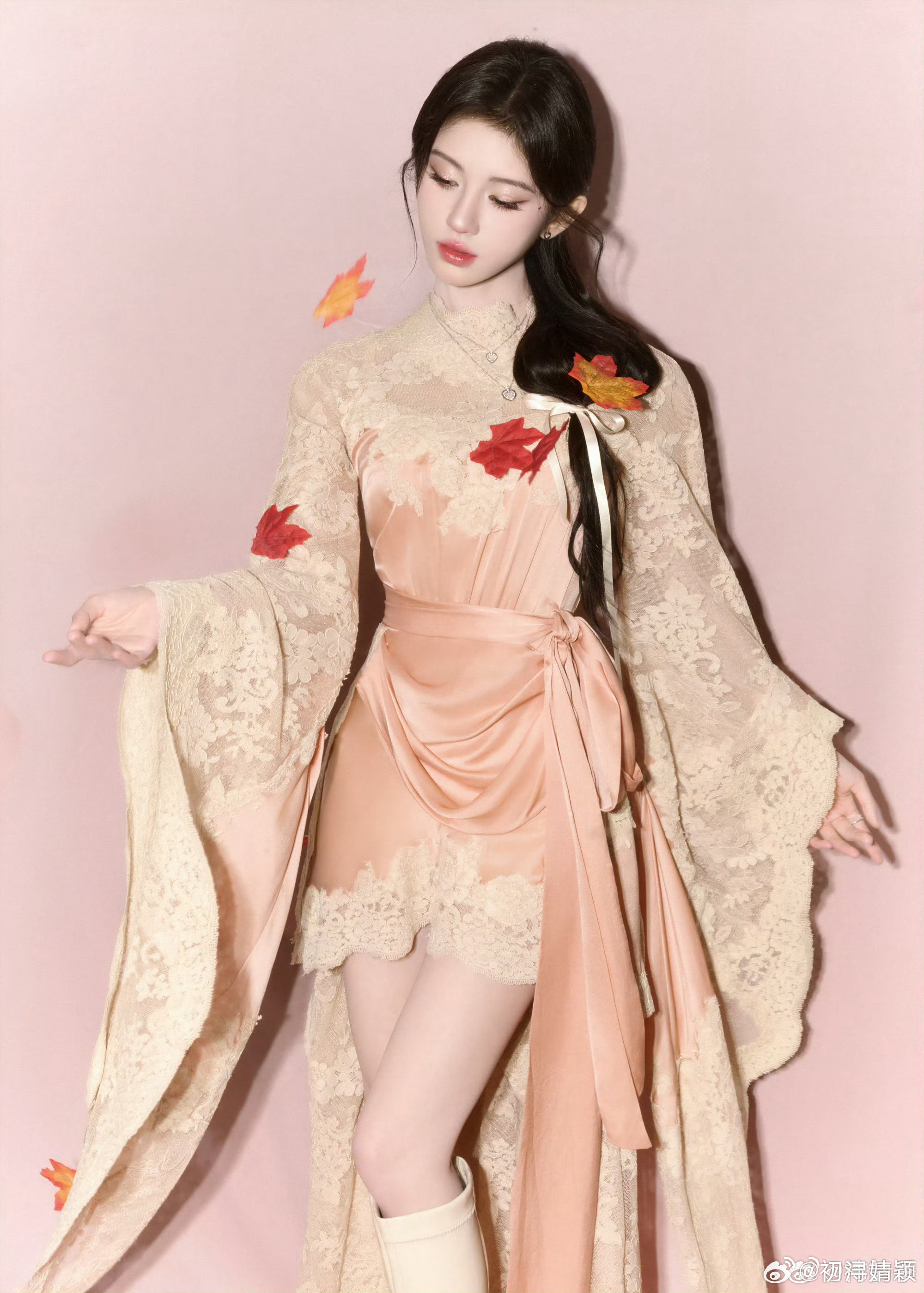 田曦薇 同一件衣服鞠婧祎咋就把田曦薇虐完了呢盲猜田曦薇粉丝下一部要开始嫁祸设计师