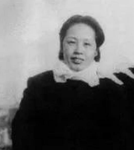 1949年，刘伯承听说原配还活着，并且日子过得很艰苦，就托人给她带信，想把她接到