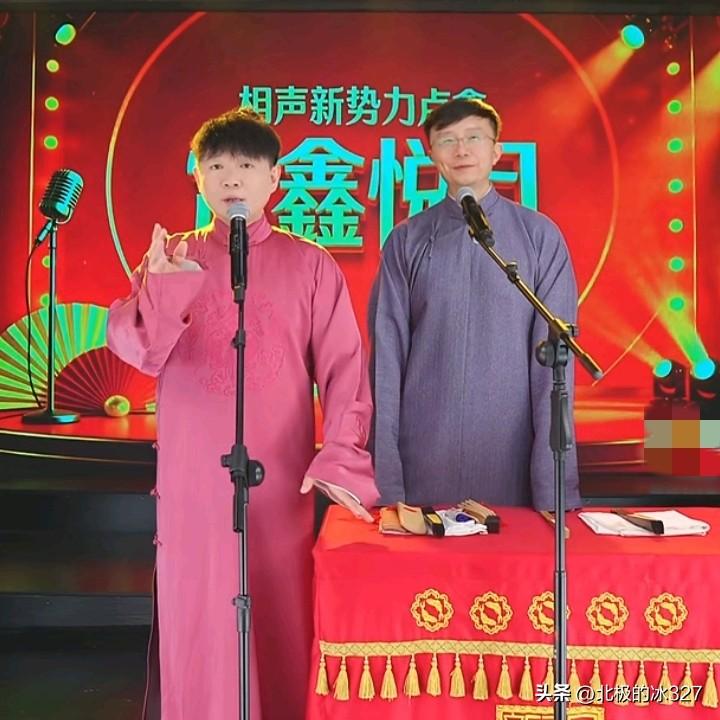 卢鑫说了，今晚是他的连续第三十四场相声直播，每天两个小时，搭档换，他不换。
他说