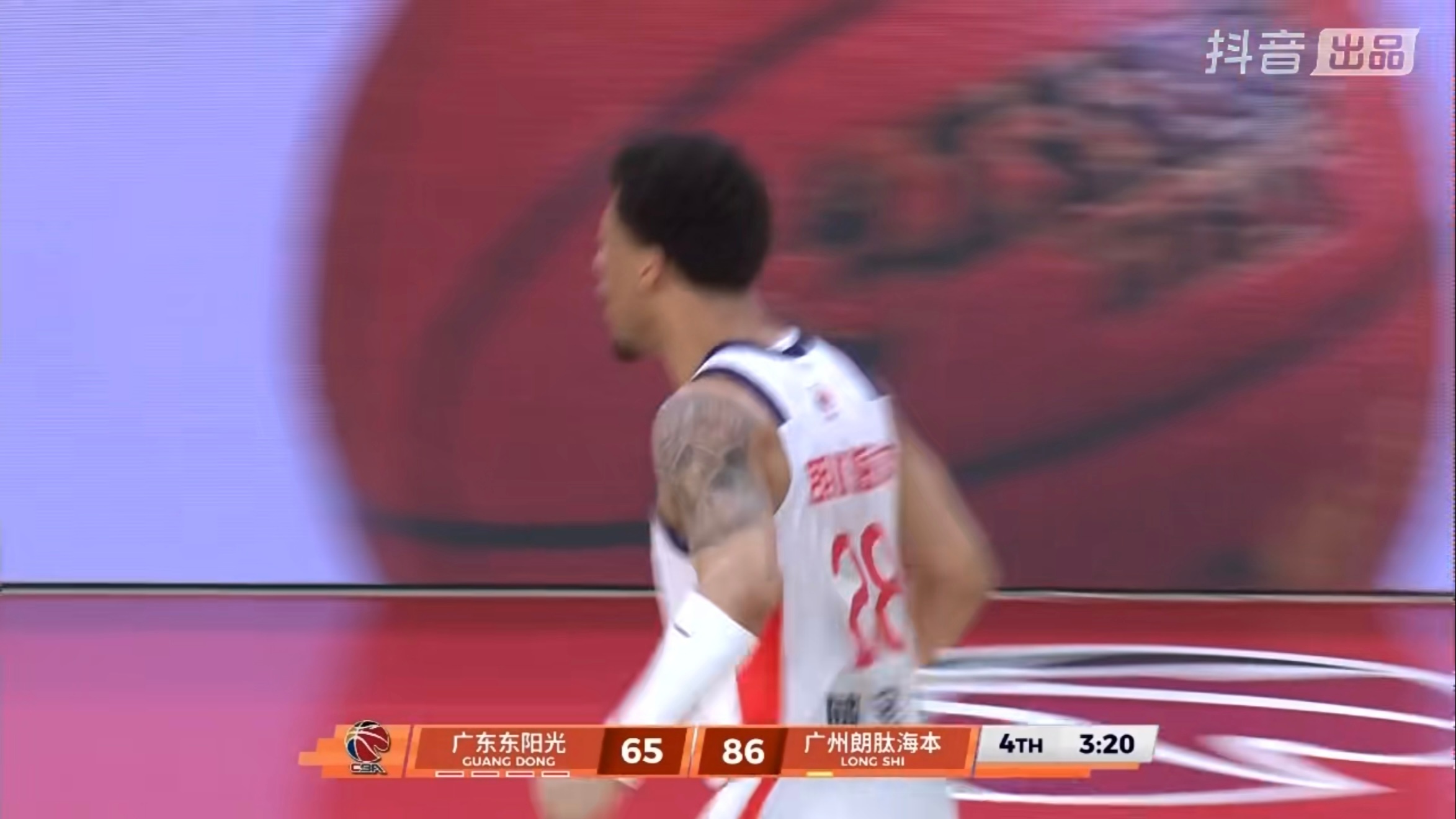 威金顿换手上篮打进，广州朗肽海本客场领先20+cba季后赛