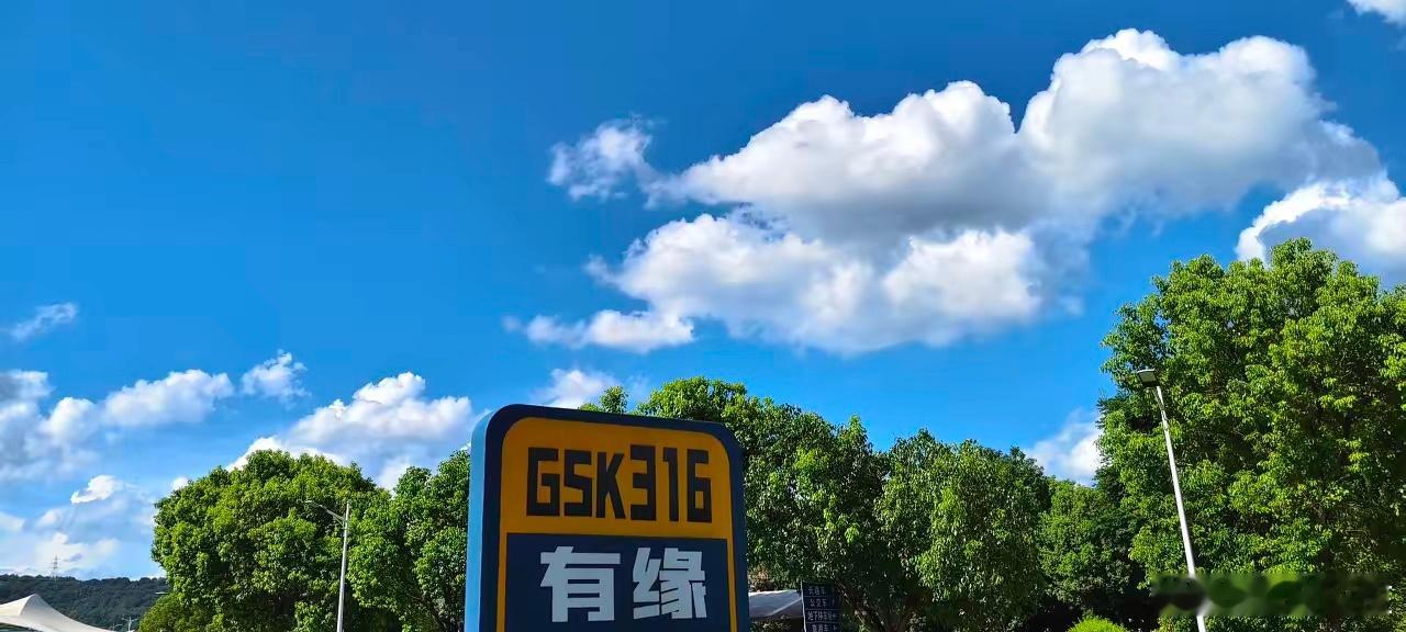 炒股也要与时俱进刚才去书房，路过客运中心时。发现原来人潮拥挤、熙熙攘攘的候车大厅