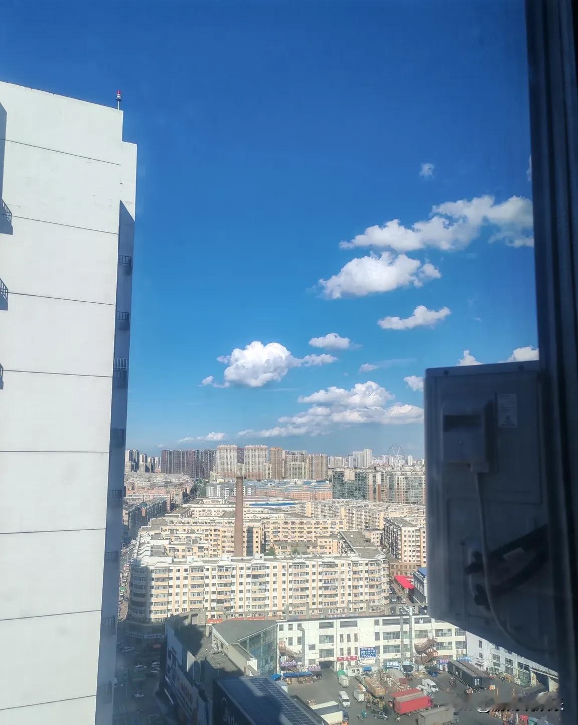 我觉得还是俩个孩子好一点，可以一起陪伴着彼此成长，一生中给予彼此最大理解和支持。