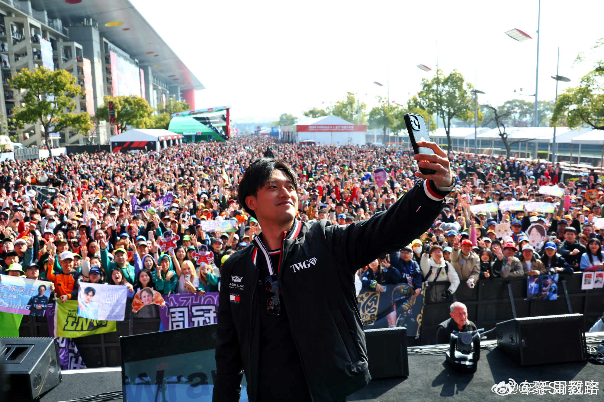 期待明年中国赛的周冠宇 有一说一，这两年这些车队更大程度上是在消费周冠宇，毕竟中