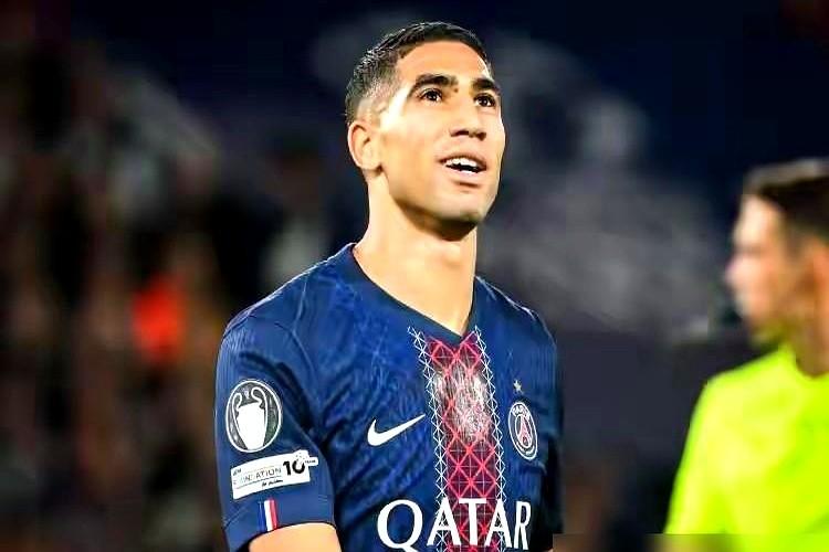 现在这足球圈，是不是有点跑偏了？

花大价钱买来的阿诺德，在皇马这日子不太好过。