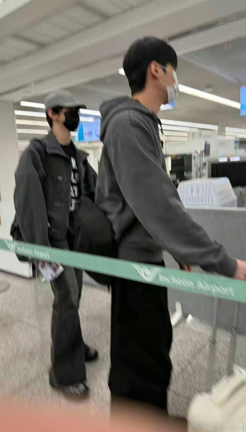 网友在无锡偶遇章昊、崔秀彬和李建熙哎大帅哥来无锡玩什么呢[开学季]章昊崔秀彬 无