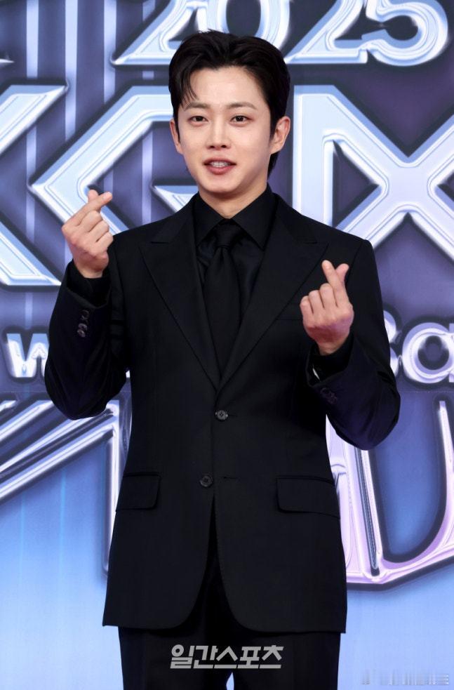 【独家】金珉锡，加入恋爱博士...与秋英宇金所泫合作21日据《日刊体育》采访，金